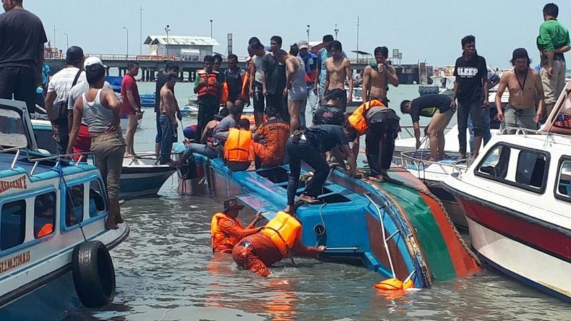 Dua Warga Jerman dan 27 Penumpang Kapal Sumber Rejeki Baru Kharisma Selamat