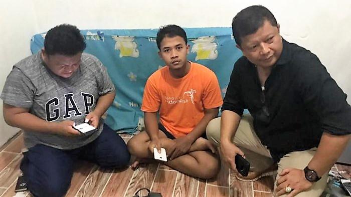 Pria Penghina Ibu Negara Ditangkap di Rumah Orang Tuanya di Palembang