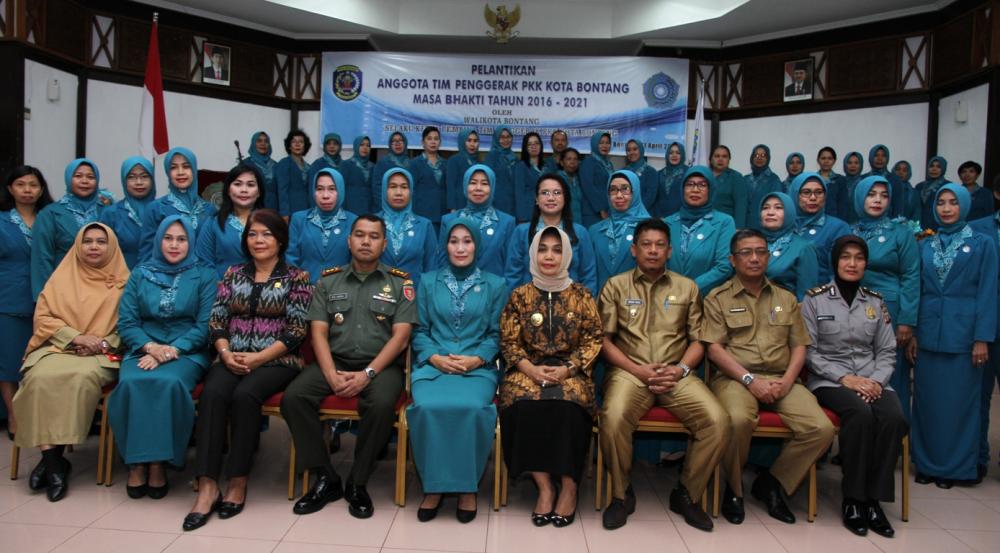 WALIKOTA BONTANG  MELANTIK  PENGURUS TP PKK PERIODE 2016-2021