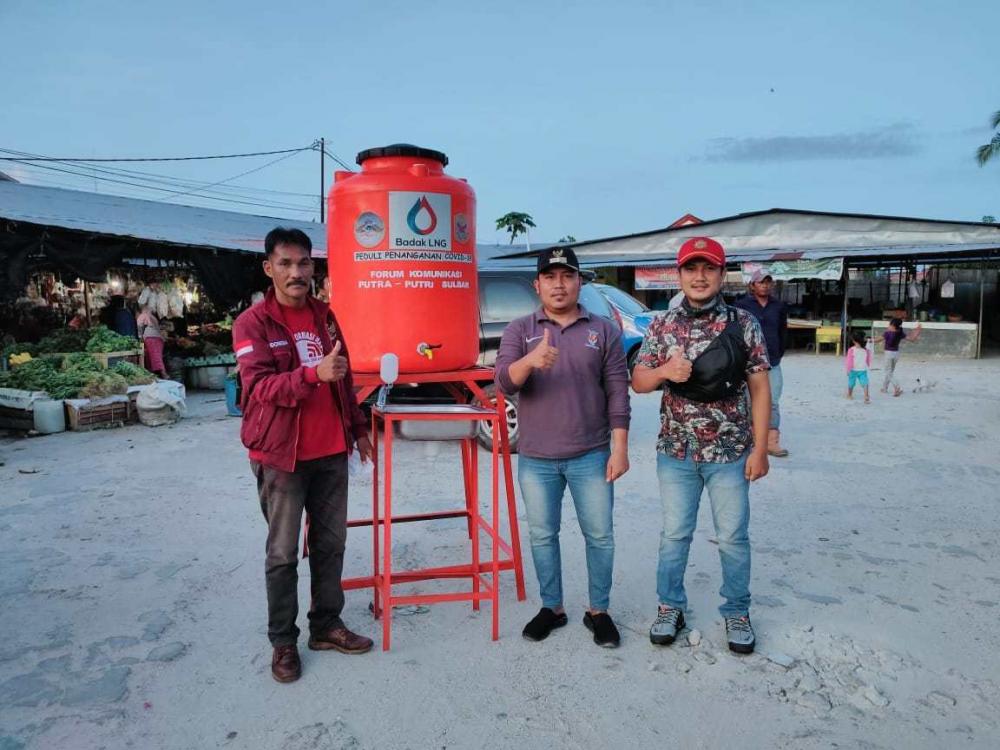Bontang Baru Terbantu dengan Pembagian Westafel Portable PT Badak 