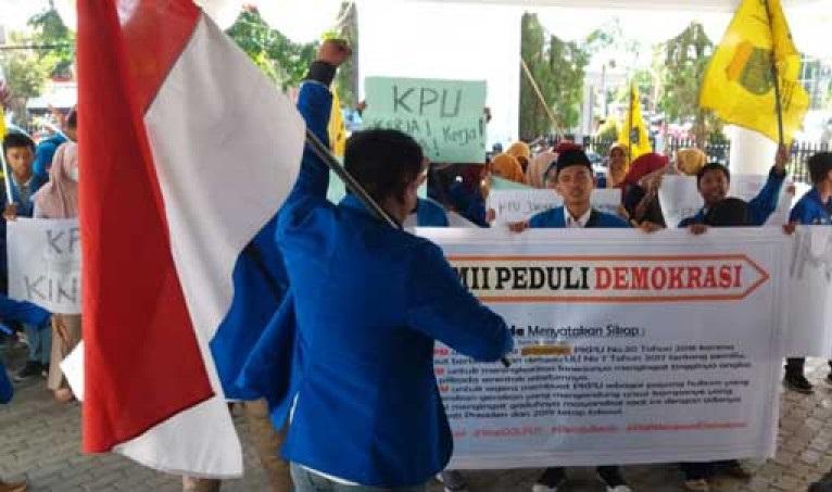 Kantor KPU Kaltim Didemo PMII Samarinda