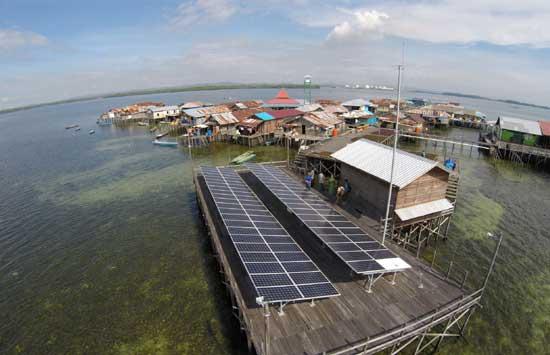 Layanan Kesehatan Sulit Menjangkau Pemukiman di Atas Laut