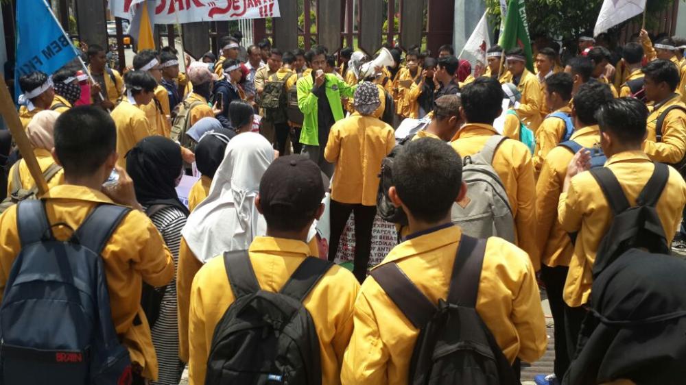 Aksi Solidaritas Mahasiswa, Soroti 3 Tahun Pemerintahan Jokowi-JK 