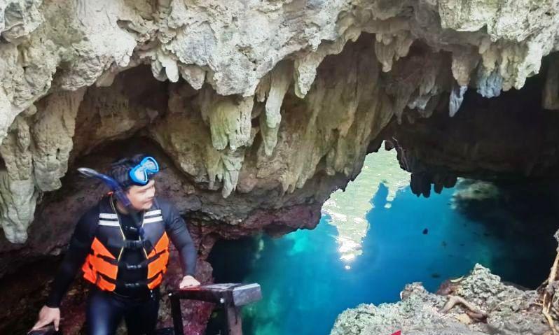 Laguna Rahasia di Maratua: Mengenal Goa Halo Tabung yang Mendunia