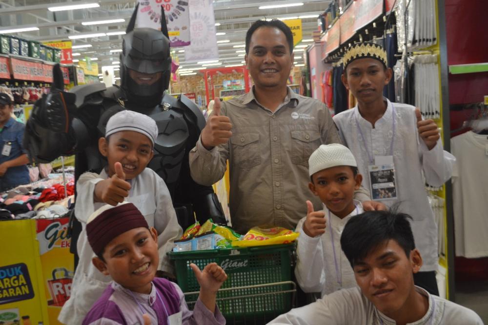 PKPU HI Kaltim Ajak 130 Anak Yatim Belanja Kebutuhan Lebaran 