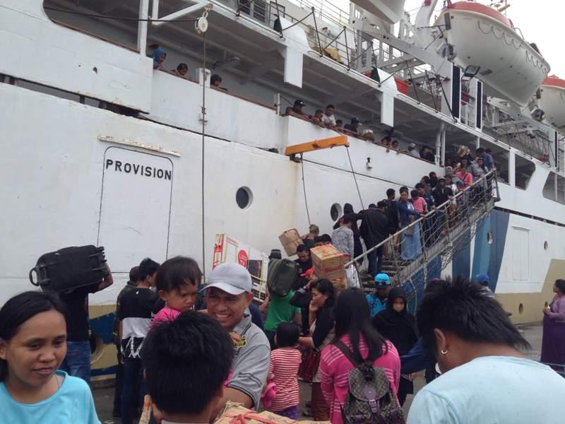 RIBUAN PEMUDIK PADATI PELABUHAN LOKTUAN BONTANG