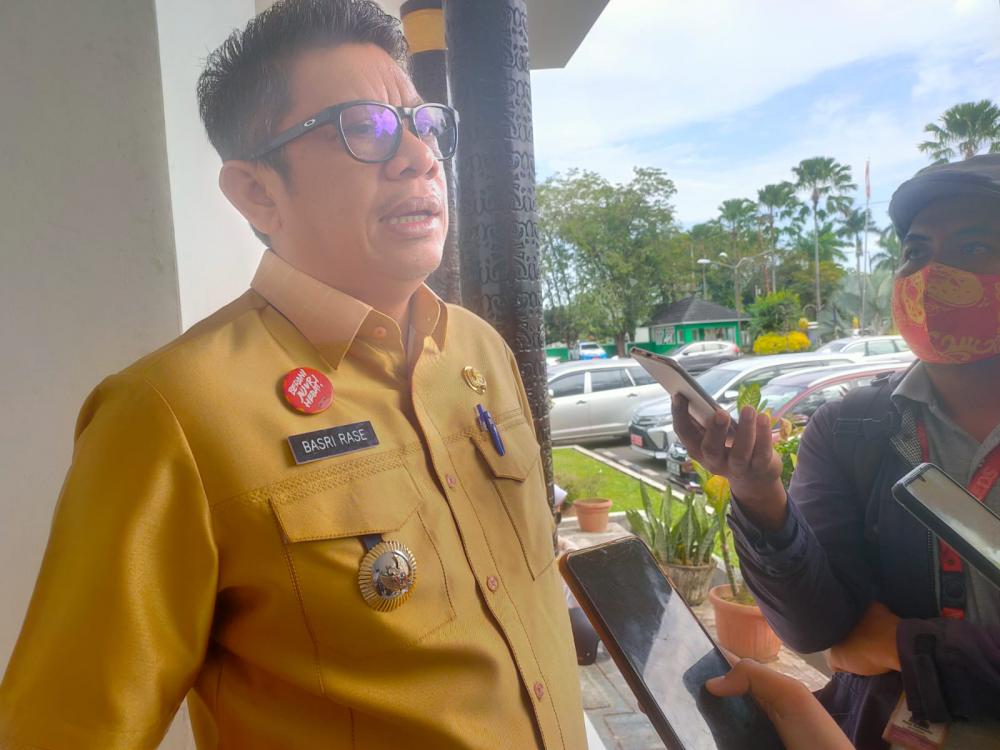 Kondisi Pelabuhan Loktuan Dikeluhkan, Basri Rase : Kita Akan Lobi Pusat Untuk Pengerukan