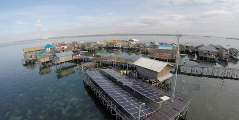 KASIHAN, GARA-GARA PLTS RUSAK, WARGA SELANGAN TERPAKSA GUNAKAN GENSET