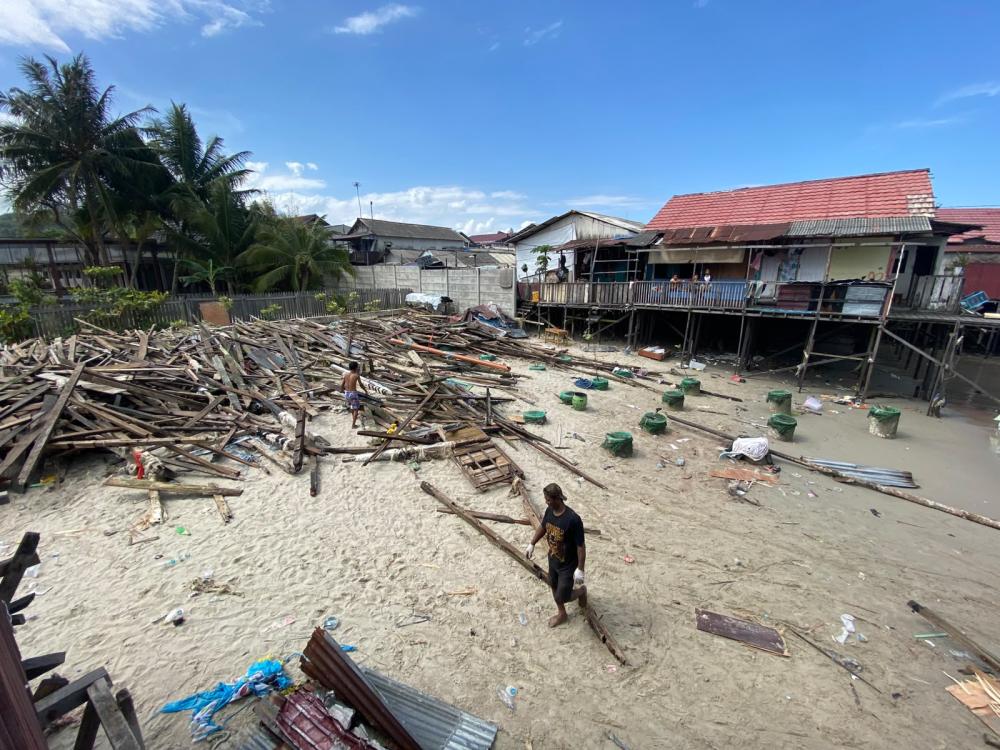 Rumah Ambruk ke Laut di Balikpapan, Bayi 4 Bulan Selamat dari Terjangan Ombak