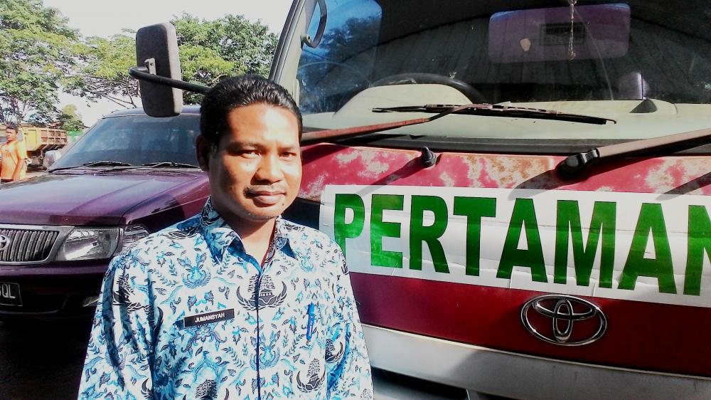 CUACA PANAS: DKP BONTANG MELAKUKAN PENYIRAMAN LEBIH EKSTRA LAGI