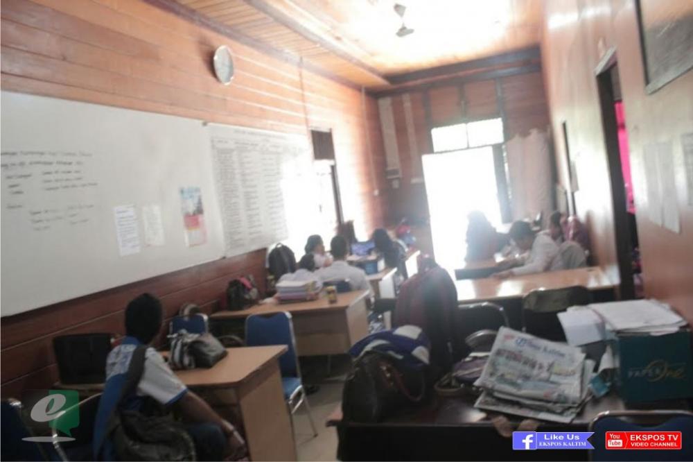 Waduh, Mayoritas Pegawai Kontrak DPRD Mahulu Gunakan Jam Kerja untuk Nonton Film