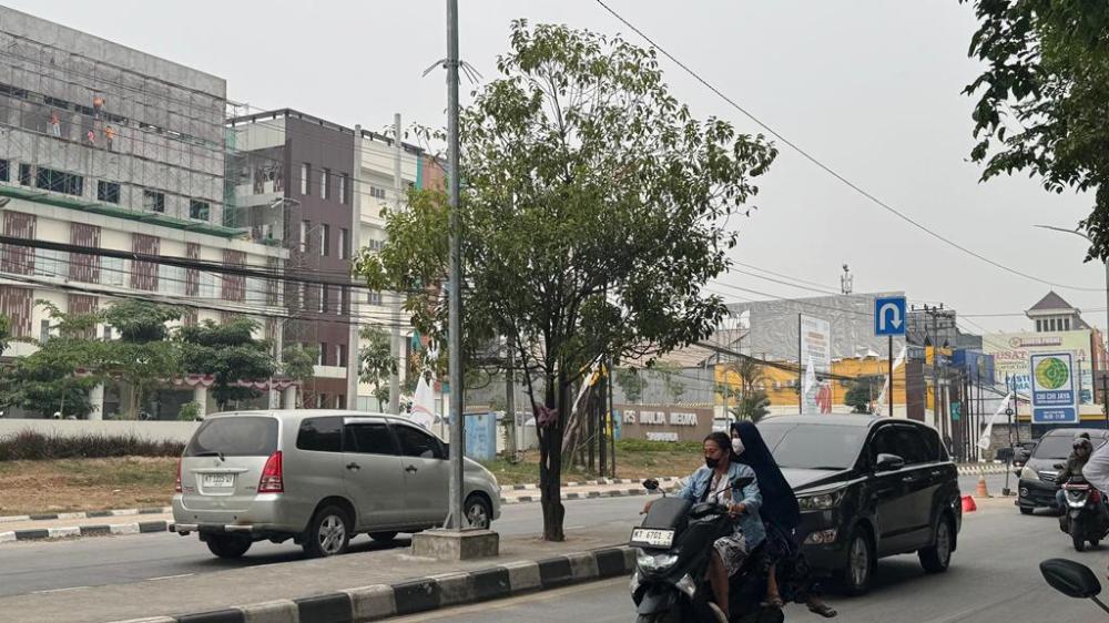 Asap Makin Pekat di Samarinda, PM2.5 Tak Sehat dan Asap Terjebak di Bawah Awan 