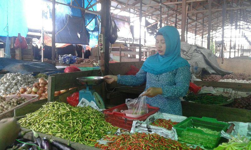 PEDAGANG PASAR RAWA INDAH KELUHKAN PEDAGANG DADAKAN