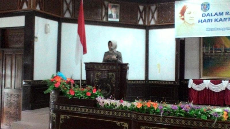 DALAM ACARA SEMINAR BPPKB BONTANG, NENI INGATKAN PERAN SEORANG IBU DALAM KEMAJUAN BANGSA