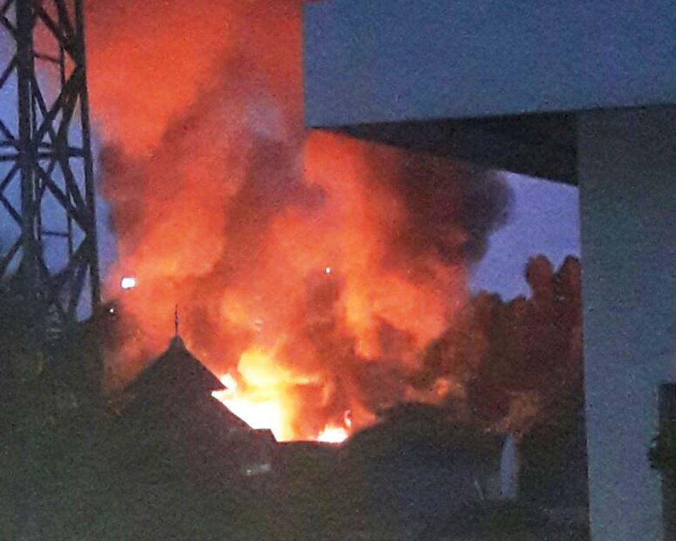 Magrib Membara di Gunung Malang, Dua Rumah Dilahap Api