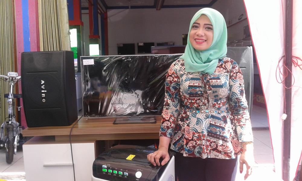 KENDATI SERING DIKOMPLAIN PELANGGAN, CEWEK CANTIK INI AKUI NYAMAN JADI MARKETING