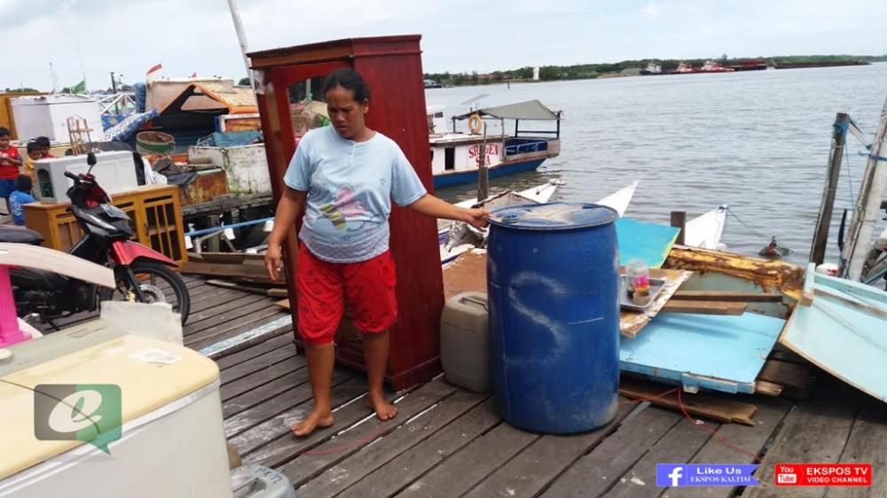 Rumah Ambruk ke Laut, Ibu Hamil 7 Bulan Ini Nyaris Meregang Nyawa