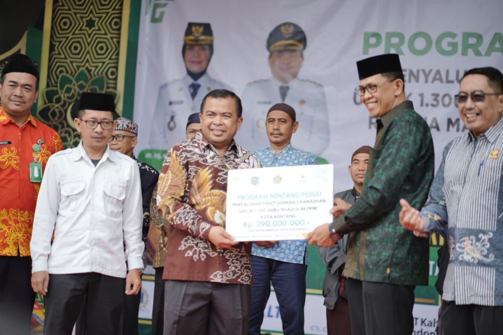 Pemkot dan Baznas Bontang Salurkan 1.300 Paket Sembako untuk Guru Ngaji