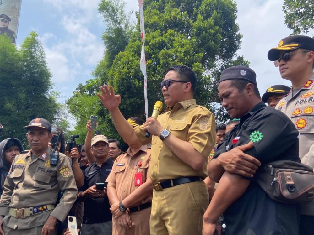 Didemo Ratusan Sopir Truk, Andi Harun Pertahankan Fuel Card BBM Subsidi