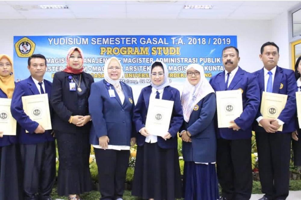 Encek Firgasih Raih Gelar Magister Administrasi Publik