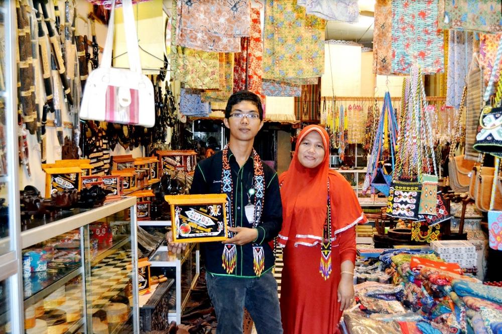 OMZET PENJUALAN DI INDONIAGA MENURUN AKIBAT BANYAKNYA PERUSAHAAN BERLAKUKAN PHK