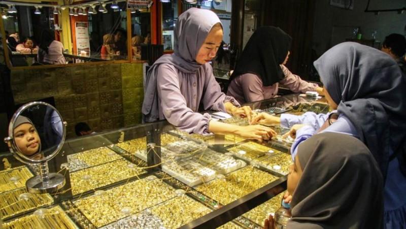 Harga Emas Hari Ini Merosot Tajam