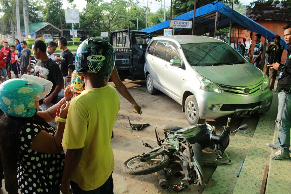 SOPIR UGAL-UGALAN SETELAH MENGKONSUMSI MIRAS, MENGAKIBATKAN TABRAKAN BERUNTUN