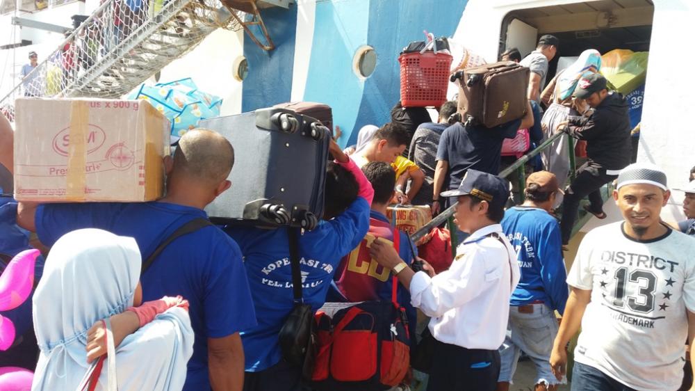 Arus Mudik dari Pelabuhan Lhoktuan, Ribuan Pemudik Menumpangi KM Binaiya