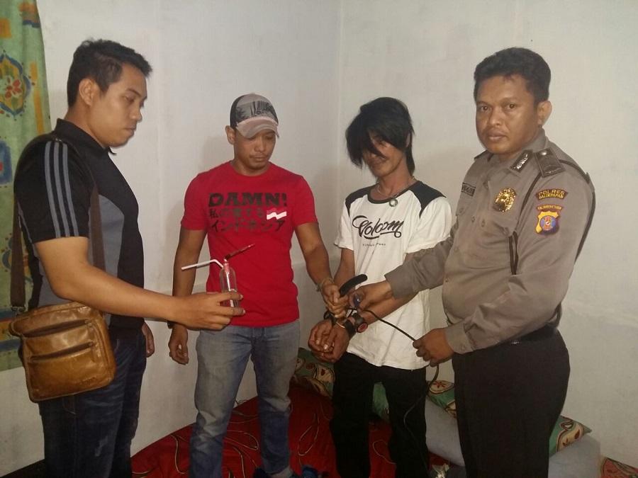 Penggerebekan Buronan Narkoba di Rumah Kontrakan, Polisi Amankan Badik dan Alat Hisap Sabu