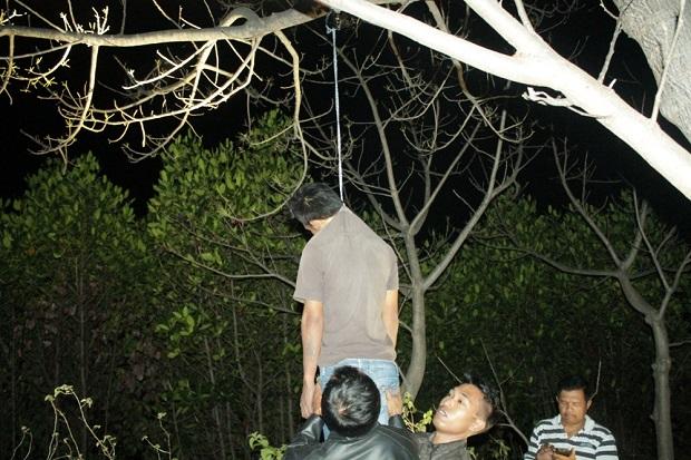 Diduga Depresi, Petani Bone Minum Racun dan Gantung Diri di Pohon 