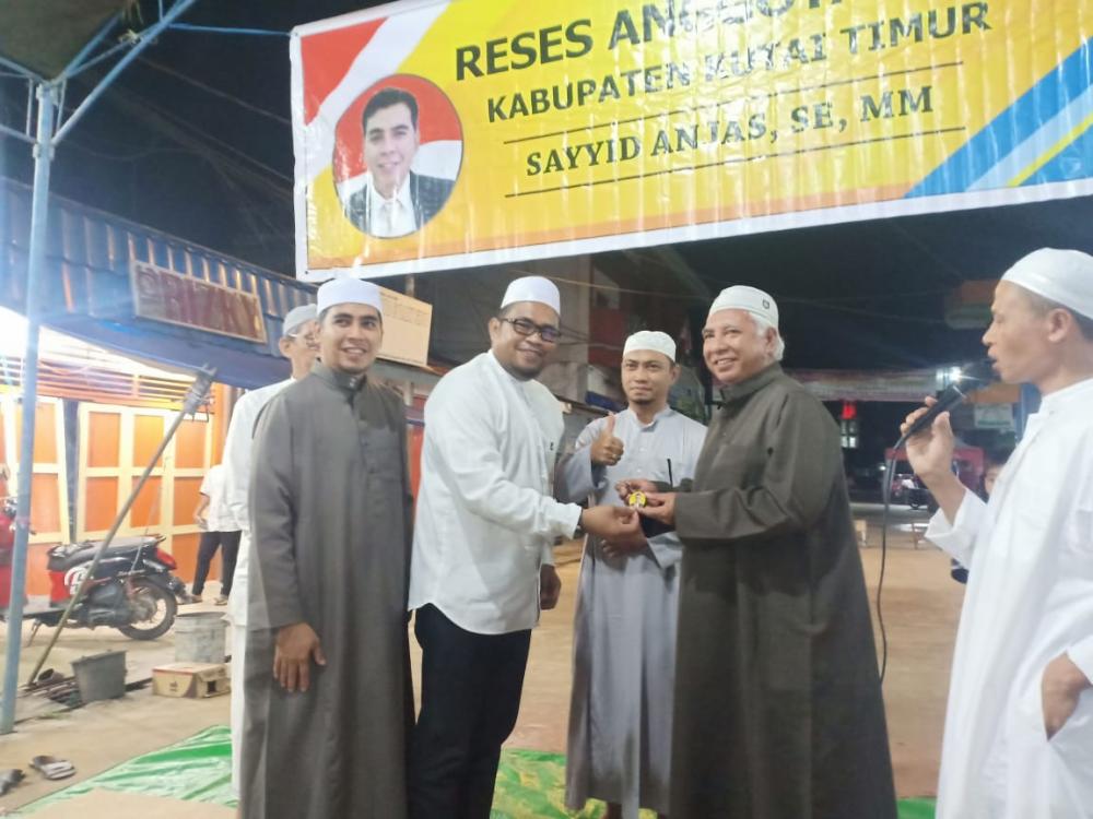 Anjas Serahkan Bantuan Mobil Operasional ke Pengurus Mesjid Mujahidin