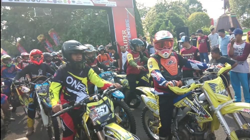 Ribuan Rider Trail Unjuk Kebolehan di Lomba Off Road Polres Bone