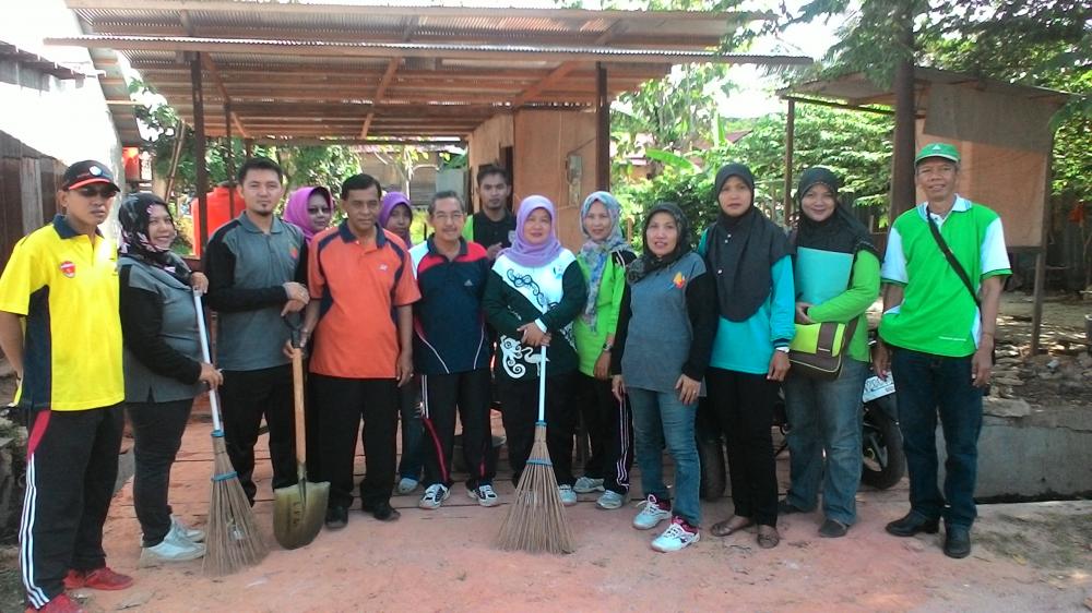KELURAHAN SATIMPO, WUJUDKAN PROGRAM JUMAT BERSIH