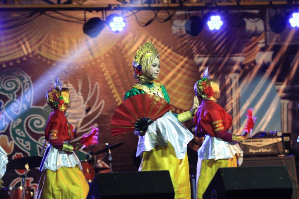 Tarian Nusantara Menambah Semarak Malam Kedua Pesta Adat Pelas Tanah 3