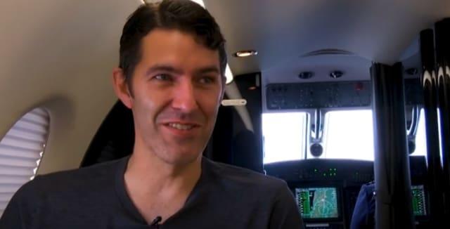 Pulang Pergi Bekerja dengan Pesawat Tiap Hari