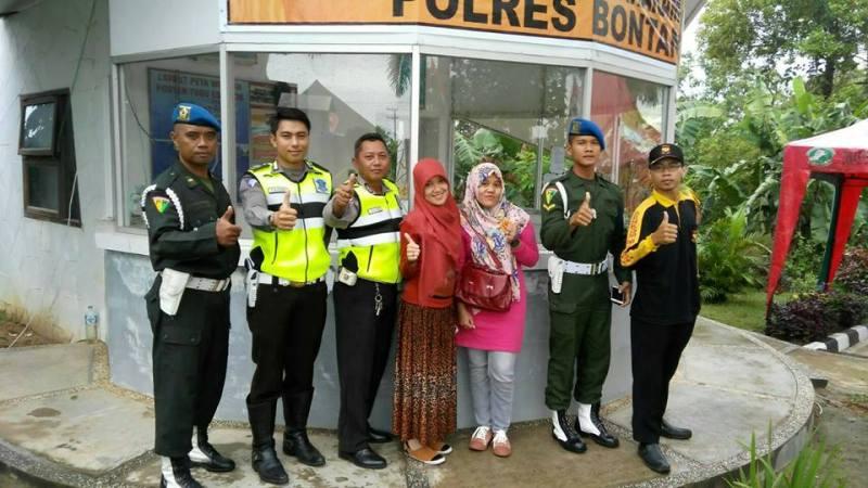ARUS MUDIK DI TUGU EQUATOR TERPANTAU RAMAI LANCAR