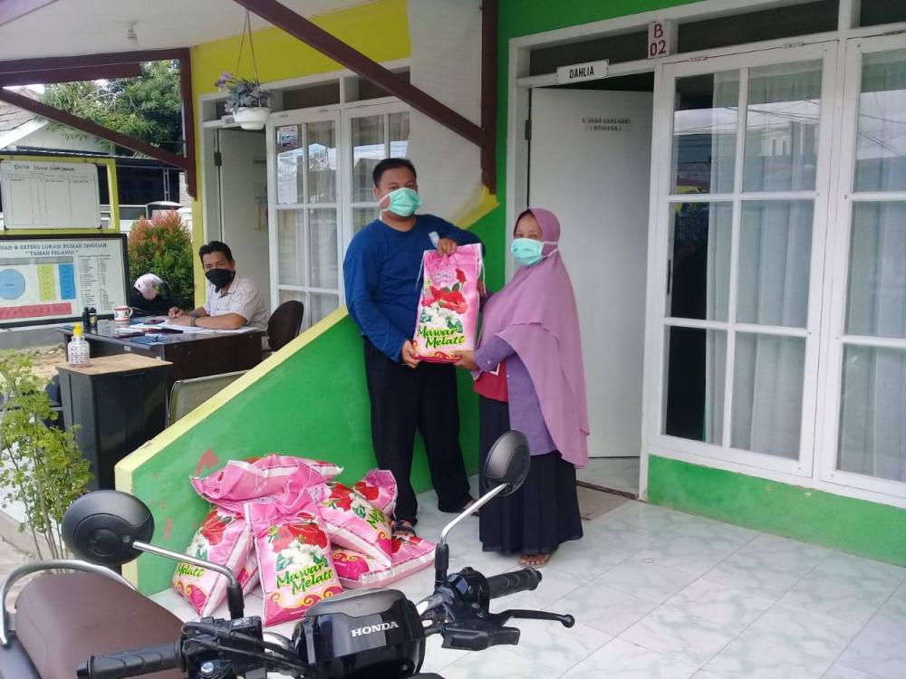 Layanan Care Covid-19 Dissos-PM Bontang Perluas Jangkauan Penyaluran Bantuan