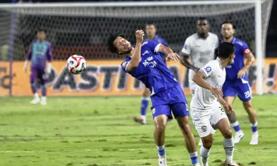 Borneo FC Menekan, Persib Diuji di Puncak