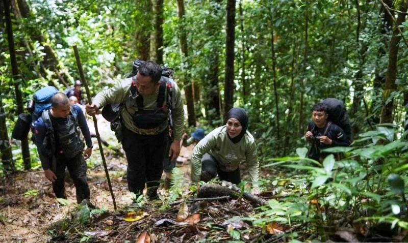 20,5 Jam Jalan Kaki di Meratus Demi Anak-Anak Juhu