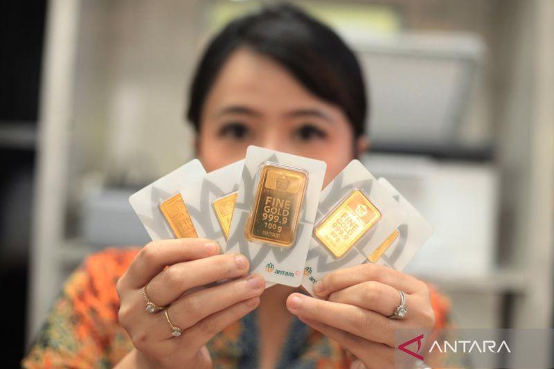 Harga Emas Antam Turun Rp16 Ribu per Gram