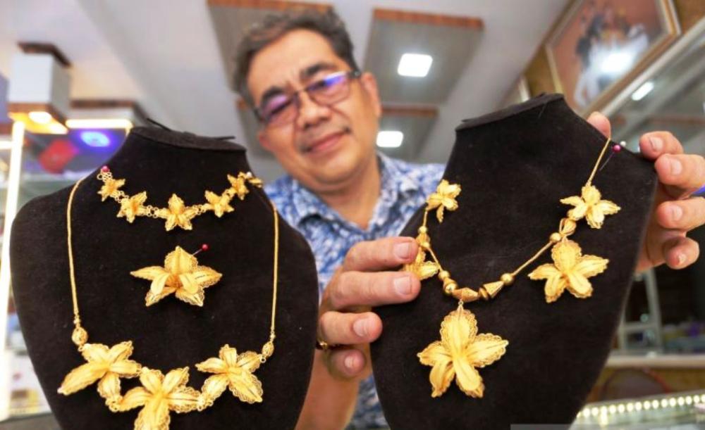 Harga Emas Masih Tertahan, Ekonom Unmul Ingatkan Sinyal Tekanan Global