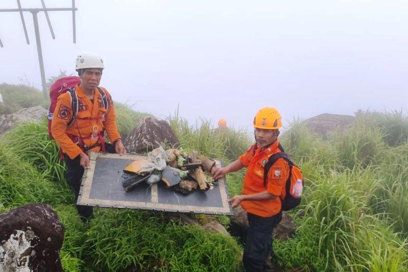 Badan hingga Serpihan Pesawat ATR 42-500 Ditemukan! 