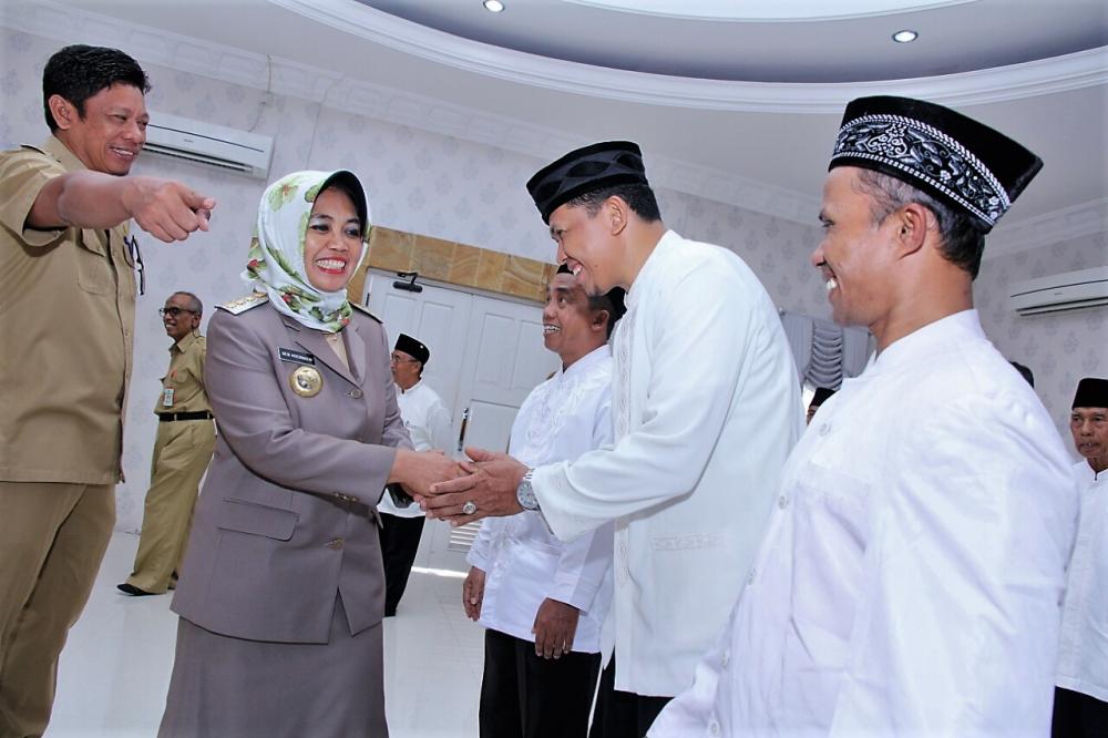 Neni Melantik Tiga Pengurus Baznas Bontang Periode 2016-2021