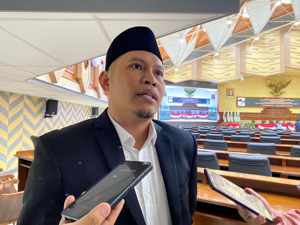 Salehuddin Minta Pemprov Seger Percepat Pengaliran Listrik di Pedesaan
