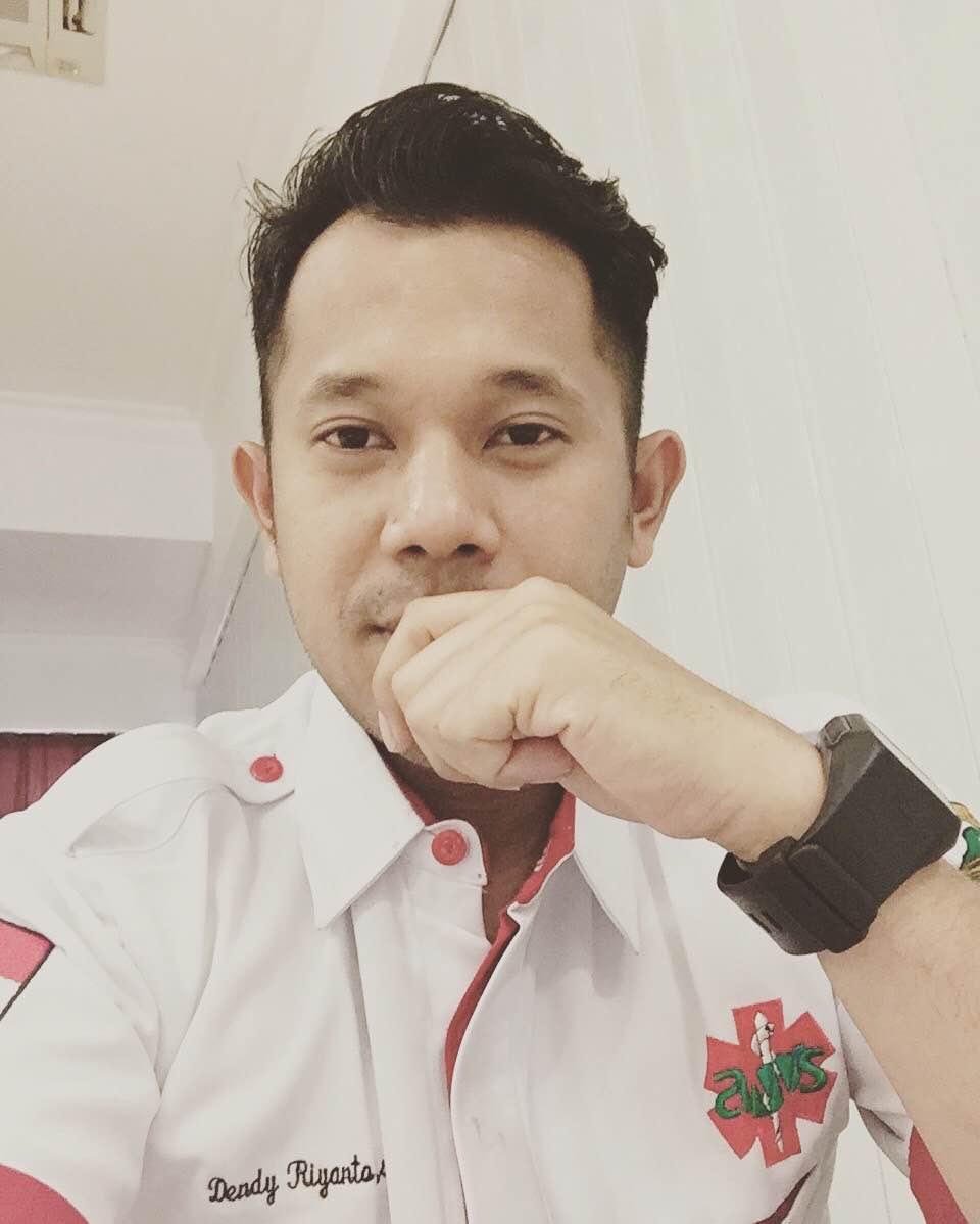 HIKAYAT HIDUP SEORANG PRIA TAMPAN, YANG MENDEDIKASIKAN DIRI SEBAGAI PERAWAT