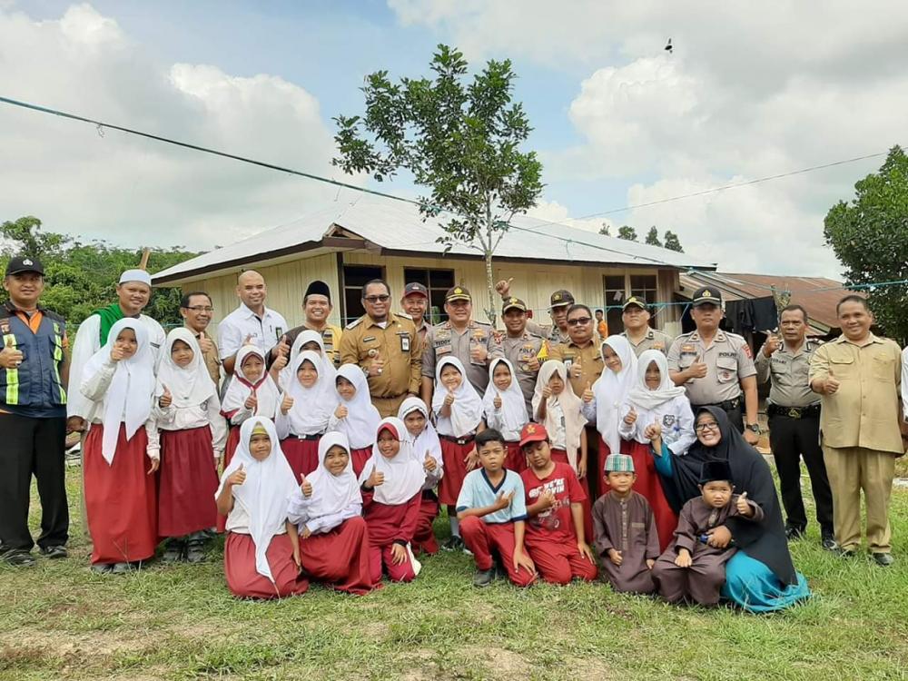 Dinsos dan Polres Kutim Renovasi Sekolah