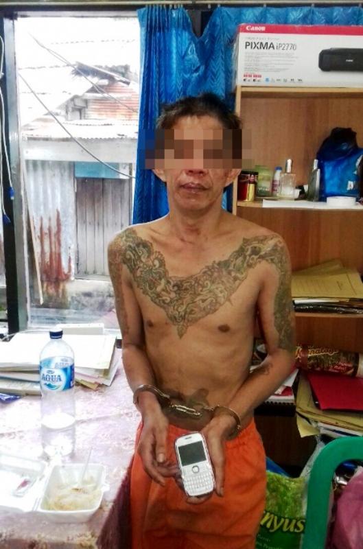 Karena HP Nokia, Pria Bertato Ini Nyaris Dimassa