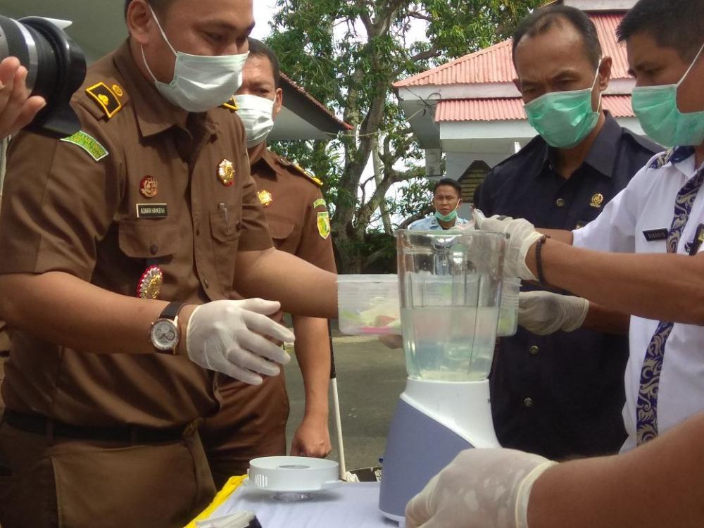 Kejari Bone Musnahkan Barang Bukti Narkotika hingga Sajam