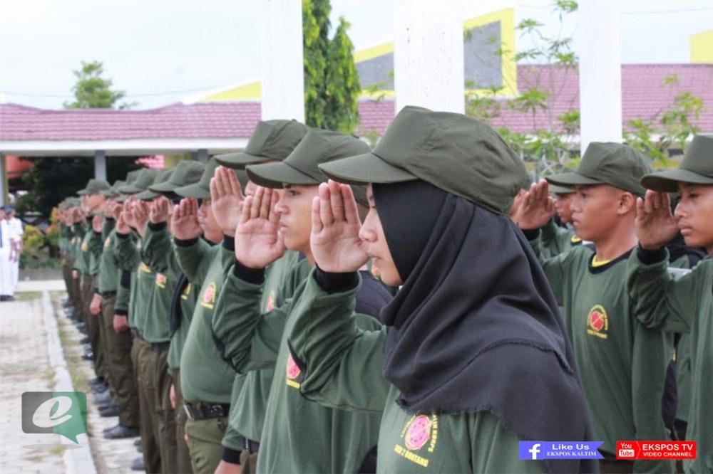 Kodim 0908 Bontang Beri Latihan Dasar Disiplin Ketarunaan Siswa SMKN 2 Bontang