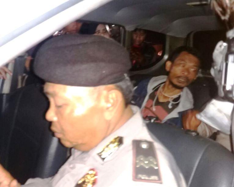 Benda yang Mencurigakan Berisi Kabel dan Pakaian